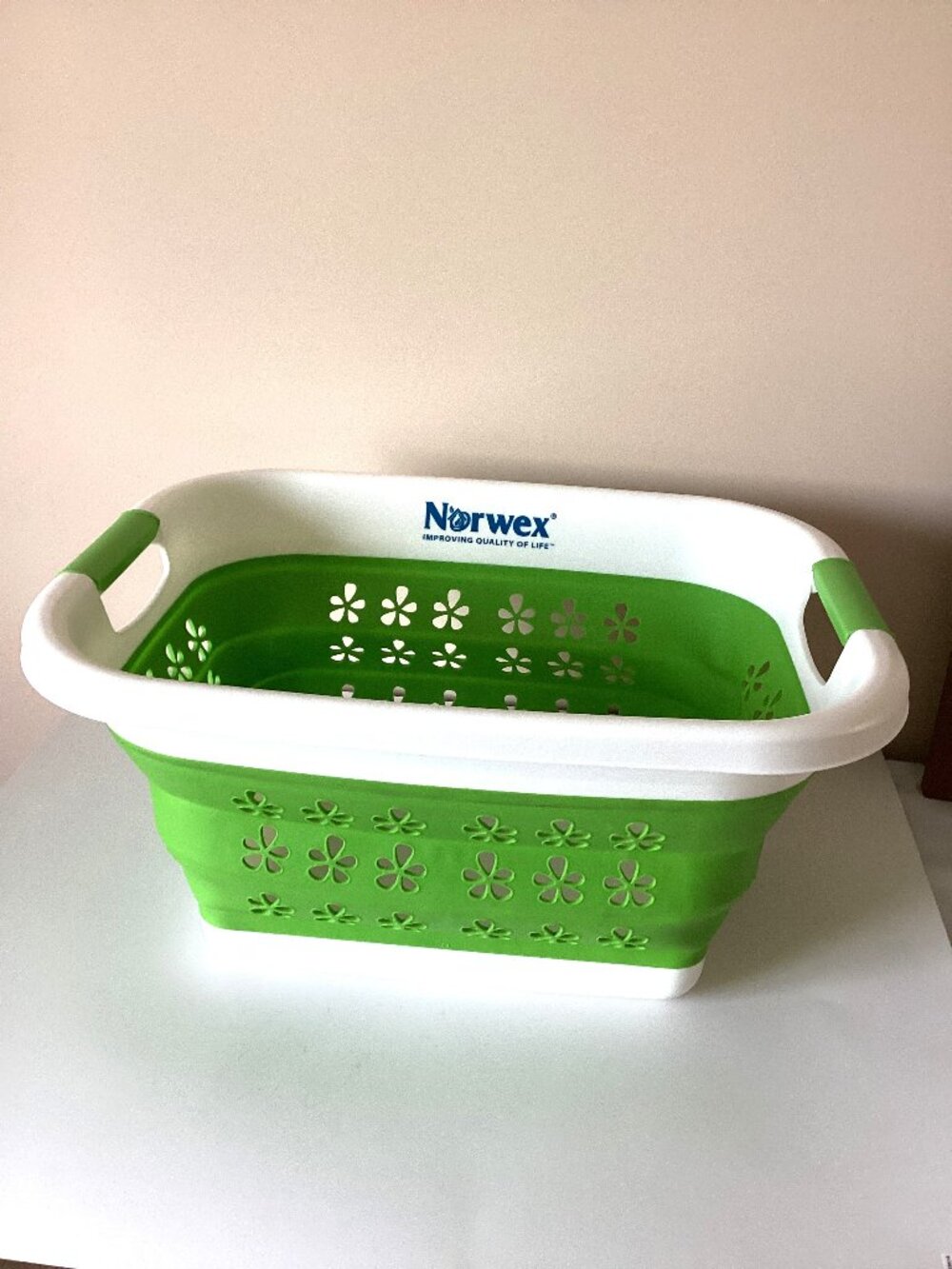 Norwex Small Collapsible Laundry Supplies Basket White Green Household